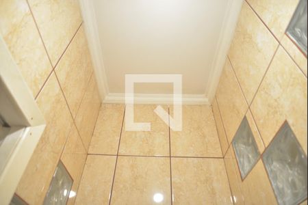 Casa à venda com 720m², 5 quartos e 3 vagasBanheiro 2