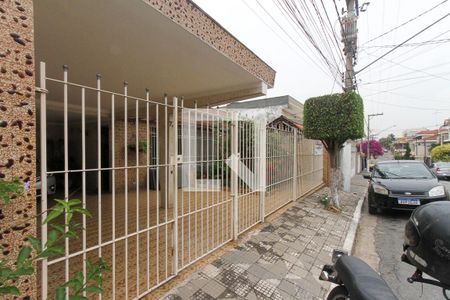 Casa à venda com 250m², 3 quartos e 3 vagas Casa à venda com 250m², 3 quartos e 3 vagasFachada