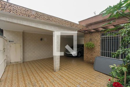 Casa à venda com 250m², 3 quartos e 3 vagas Casa à venda com 250m², 3 quartos e 3 vagasFachada