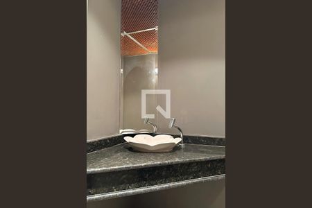 Apartamento à venda com 300m², 4 quartos e 2 vagas Apartamento à venda com 300m², 4 quartos e 2 vagasLavabo