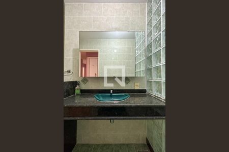 Apartamento à venda com 300m², 4 quartos e 2 vagas Apartamento à venda com 300m², 4 quartos e 2 vagasBanheiro Social