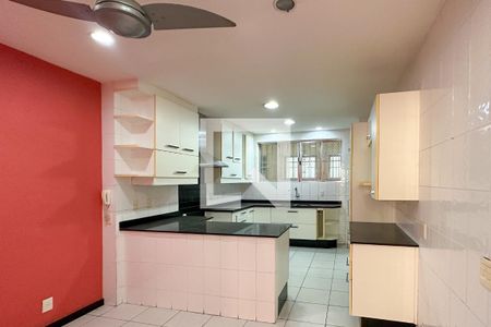 Apartamento à venda com 300m², 4 quartos e 2 vagas Apartamento à venda com 300m², 4 quartos e 2 vagasCozinha