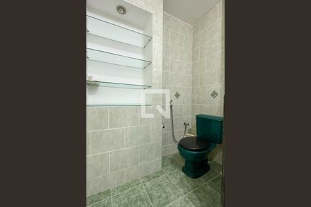 Apartamento à venda com 300m², 4 quartos e 2 vagas Apartamento à venda com 300m², 4 quartos e 2 vagasBanheiro Social