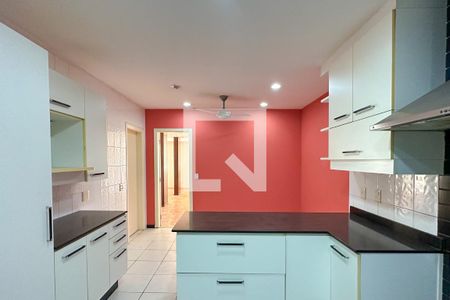 Apartamento à venda com 300m², 4 quartos e 2 vagas Apartamento à venda com 300m², 4 quartos e 2 vagasCozinha