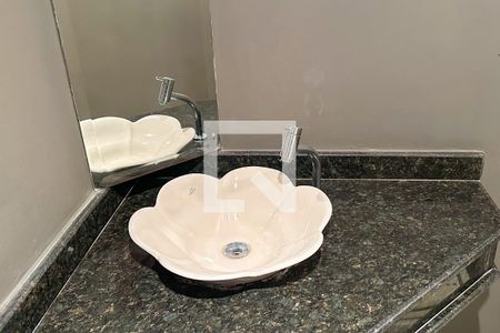 Apartamento à venda com 300m², 4 quartos e 2 vagas Apartamento à venda com 300m², 4 quartos e 2 vagasLavabo