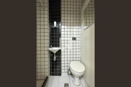 Apartamento à venda com 300m², 4 quartos e 2 vagas Apartamento à venda com 300m², 4 quartos e 2 vagasBanheiro de serviço