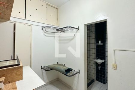 Apartamento à venda com 300m², 4 quartos e 2 vagas Apartamento à venda com 300m², 4 quartos e 2 vagasQuarto de Serviço