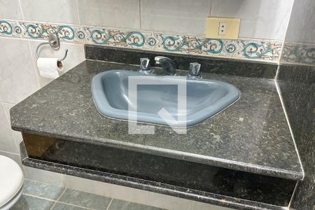 Apartamento à venda com 300m², 4 quartos e 2 vagas Apartamento à venda com 300m², 4 quartos e 2 vagasSuíte