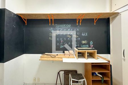 Apartamento à venda com 300m², 4 quartos e 2 vagas Apartamento à venda com 300m², 4 quartos e 2 vagasQuarto de Serviço