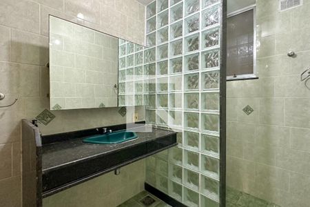 Apartamento à venda com 300m², 4 quartos e 2 vagas Apartamento à venda com 300m², 4 quartos e 2 vagasBanheiro Social