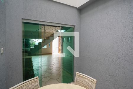 Casa à venda com 200m², 3 quartos e 5 vagasVaranda 2