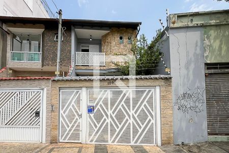 Casa à venda com 200m², 3 quartos e 5 vagasFachada + plaquinha