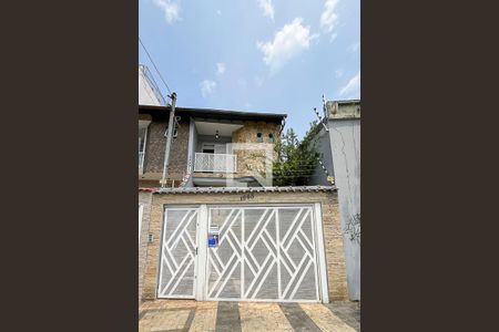 Casa à venda com 200m², 3 quartos e 5 vagasFachada + plaquinha