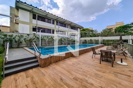 Apartamento à venda com 113m², 3 quartos e 3 vagas Apartamento à venda com 113m², 3 quartos e 3 vagasÁrea comum - Piscina
