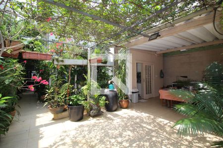 Casa à venda com 360m², 3 quartos e 3 vagas Casa à venda com 360m², 3 quartos e 3 vagasQuintal