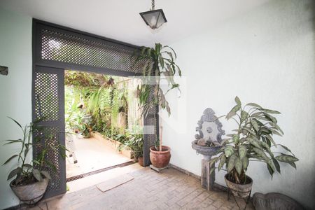 Casa à venda com 360m², 3 quartos e 3 vagas Casa à venda com 360m², 3 quartos e 3 vagasEntrada