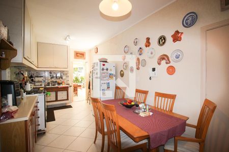 Casa à venda com 360m², 3 quartos e 3 vagas Casa à venda com 360m², 3 quartos e 3 vagasCozinha