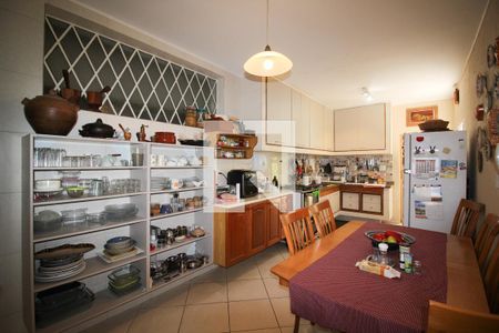 Casa à venda com 360m², 3 quartos e 3 vagas Casa à venda com 360m², 3 quartos e 3 vagasCozinha