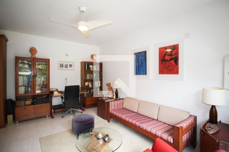 Casa à venda com 360m², 3 quartos e 3 vagas Casa à venda com 360m², 3 quartos e 3 vagasEdícula - Sala