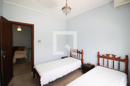 Casa à venda com 360m², 3 quartos e 3 vagas Casa à venda com 360m², 3 quartos e 3 vagasQuarto 2