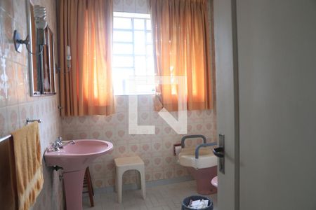 Casa à venda com 180m², 3 quartos e 2 vagasBanheiro Social