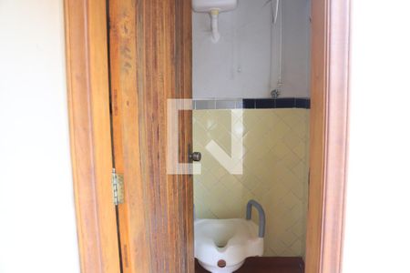 Casa à venda com 180m², 3 quartos e 2 vagasBanheiro de serviço