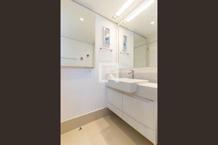 Apartamento à venda com 175m², 3 quartos e 3 vagas Apartamento à venda com 175m², 3 quartos e 3 vagasBanheiro da Suíte 1