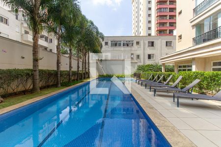 Apartamento à venda com 175m², 3 quartos e 3 vagas Apartamento à venda com 175m², 3 quartos e 3 vagasÁrea comum - Piscina