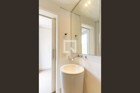 Apartamento à venda com 175m², 3 quartos e 3 vagas Apartamento à venda com 175m², 3 quartos e 3 vagasBanheiro da Suíte 2