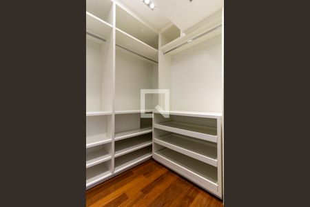 Apartamento à venda com 175m², 3 quartos e 3 vagas Apartamento à venda com 175m², 3 quartos e 3 vagasCloset da suíte 1