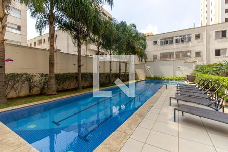 Apartamento à venda com 175m², 3 quartos e 3 vagas Apartamento à venda com 175m², 3 quartos e 3 vagasÁrea comum - Piscina