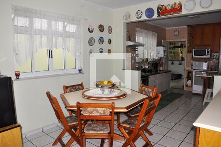 Casa à venda com 180m², 4 quartos e 3 vagas Casa à venda com 180m², 4 quartos e 3 vagasCozinha