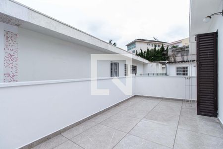 Casa à venda com 340m², 3 quartos e 5 vagas Casa à venda com 340m², 3 quartos e 5 vagasQuarto 2 - Varanda