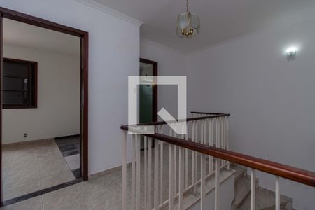 Casa à venda com 340m², 3 quartos e 5 vagas Casa à venda com 340m², 3 quartos e 5 vagasCorredor