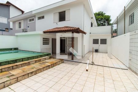 Casa à venda com 340m², 3 quartos e 5 vagas Casa à venda com 340m², 3 quartos e 5 vagasÁrea comum - Piscina e quintal