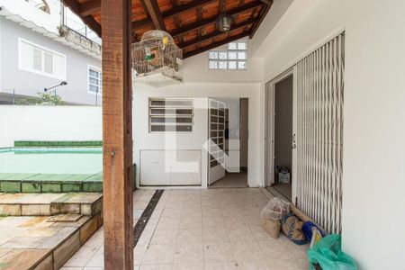 Casa à venda com 340m², 3 quartos e 5 vagas Casa à venda com 340m², 3 quartos e 5 vagasÁrea comum - Piscina e quintal
