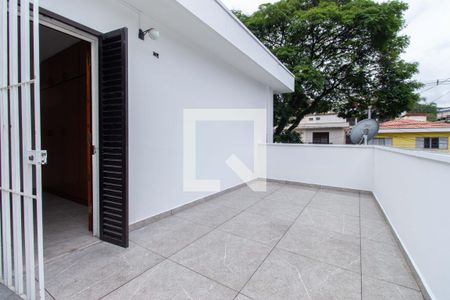 Casa à venda com 340m², 3 quartos e 5 vagas Casa à venda com 340m², 3 quartos e 5 vagasQuarto 2 - Varanda