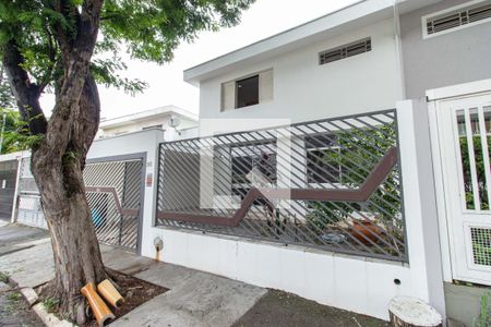 Casa à venda com 340m², 3 quartos e 5 vagas Casa à venda com 340m², 3 quartos e 5 vagasFachada da casa