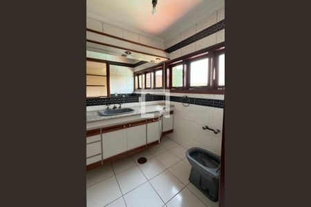 Casa de condomínio à venda com 720m², 3 quartos e 6 vagasBanheiro da Suíte 2