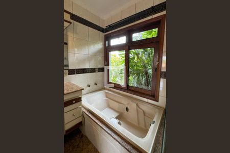 Casa de condomínio à venda com 720m², 3 quartos e 6 vagasBanheiro da Suíte 1