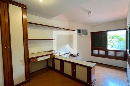 Casa de condomínio à venda com 720m², 3 quartos e 6 vagasSuíte 3