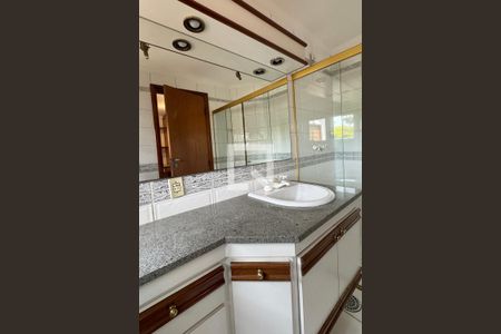 Casa de condomínio à venda com 720m², 3 quartos e 6 vagasBanheiro da Suíte 3