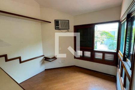 Casa de condomínio à venda com 720m², 3 quartos e 6 vagasSuíte 3