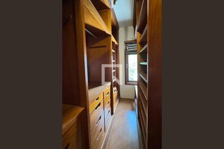 Casa de condomínio à venda com 720m², 3 quartos e 6 vagasCloset da suíte 1