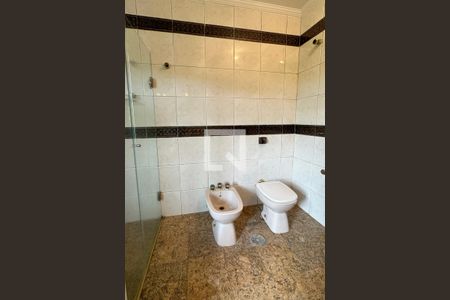 Casa de condomínio à venda com 720m², 3 quartos e 6 vagasBanheiro da Suíte 1