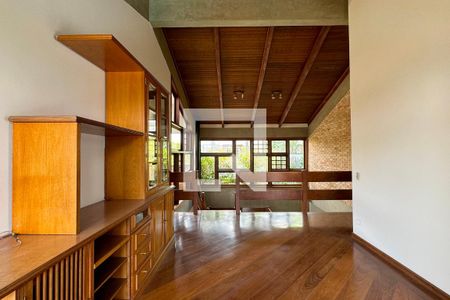 Casa de condomínio à venda com 720m², 3 quartos e 6 vagasSala de TV