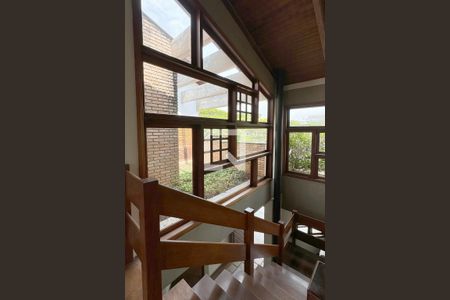 Casa de condomínio à venda com 720m², 3 quartos e 6 vagasEscada