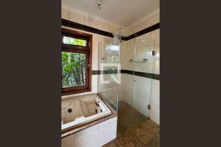 Casa de condomínio à venda com 720m², 3 quartos e 6 vagasBanheiro da Suíte 1