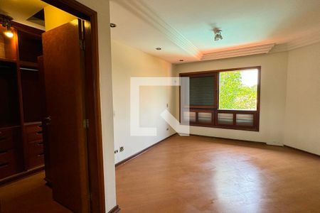 Casa de condomínio à venda com 720m², 3 quartos e 6 vagasSuíte 1