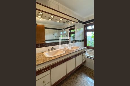 Casa de condomínio à venda com 720m², 3 quartos e 6 vagasBanheiro da Suíte 1